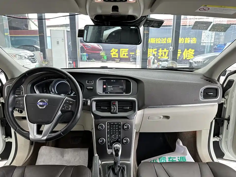 Volvo V40