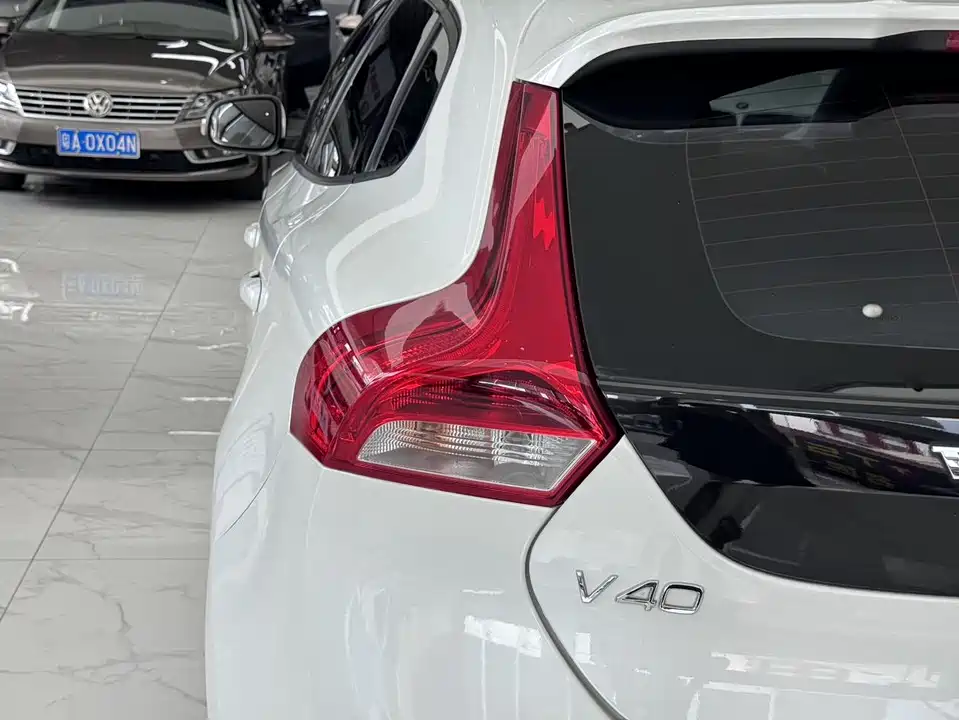 Volvo V40