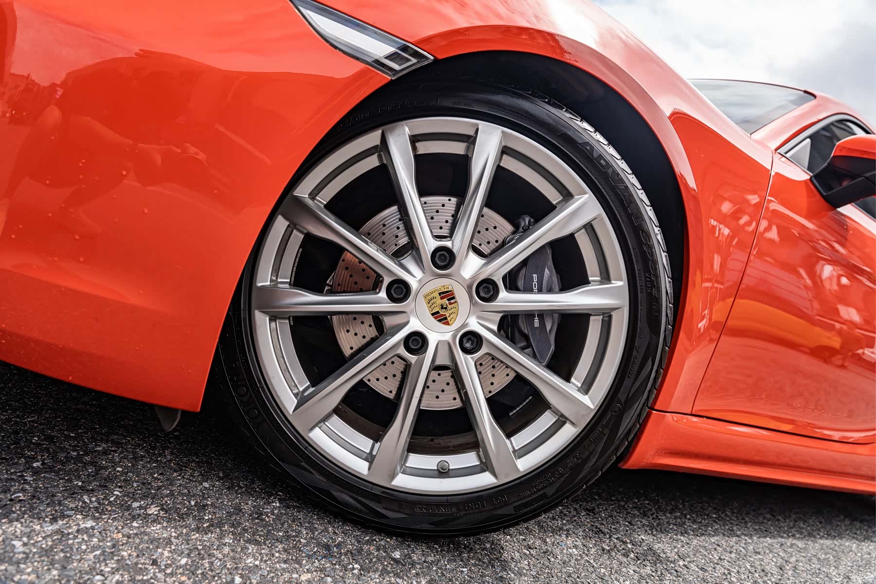 Porsche Cayman, 2018 все фото