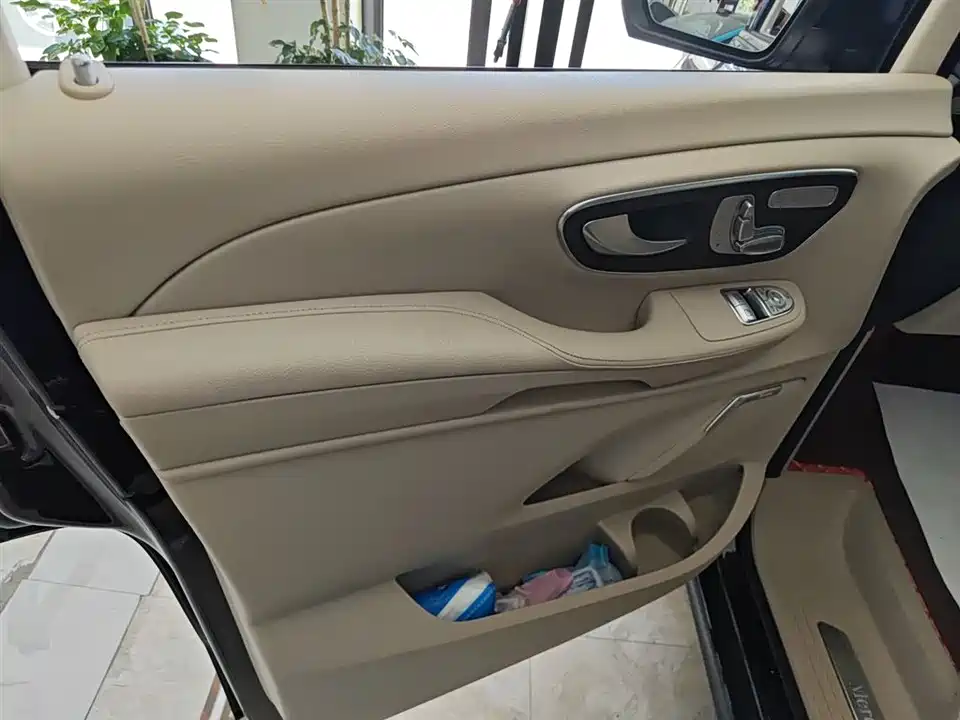 Mercedes-Benz V-class