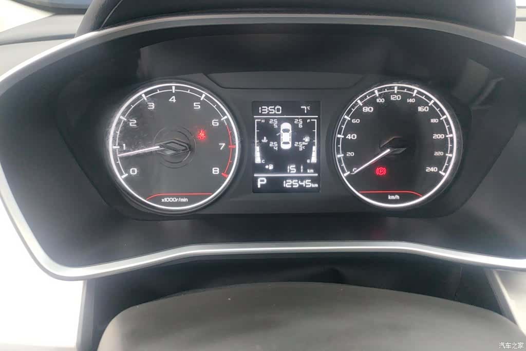 Geely Coolray, 2025 14