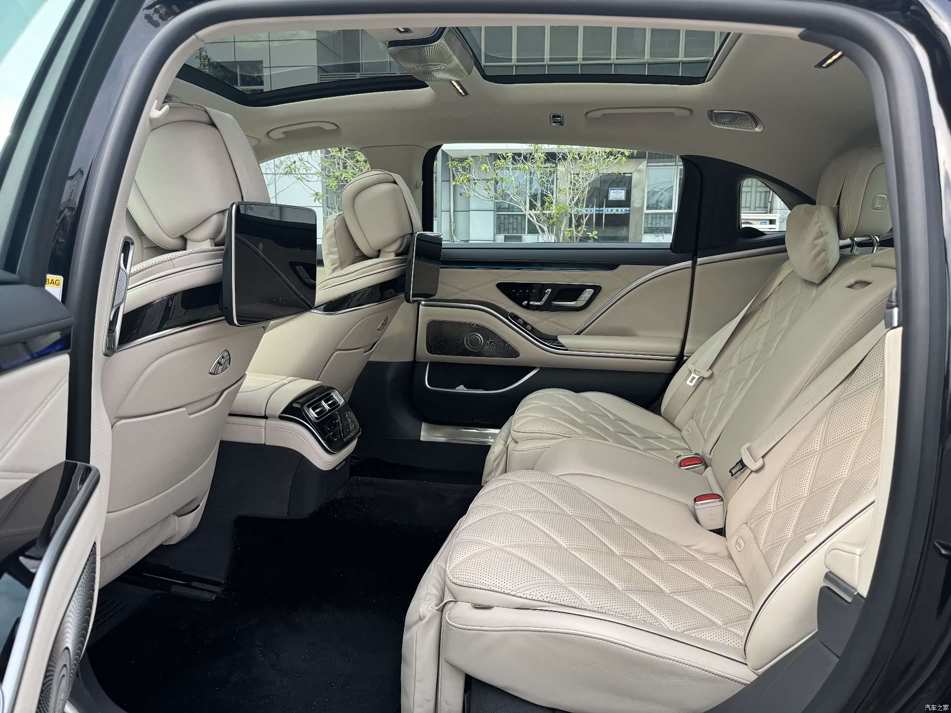 Maybach S-Class, 2023 15