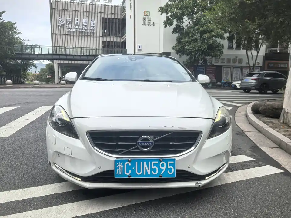 Volvo V40