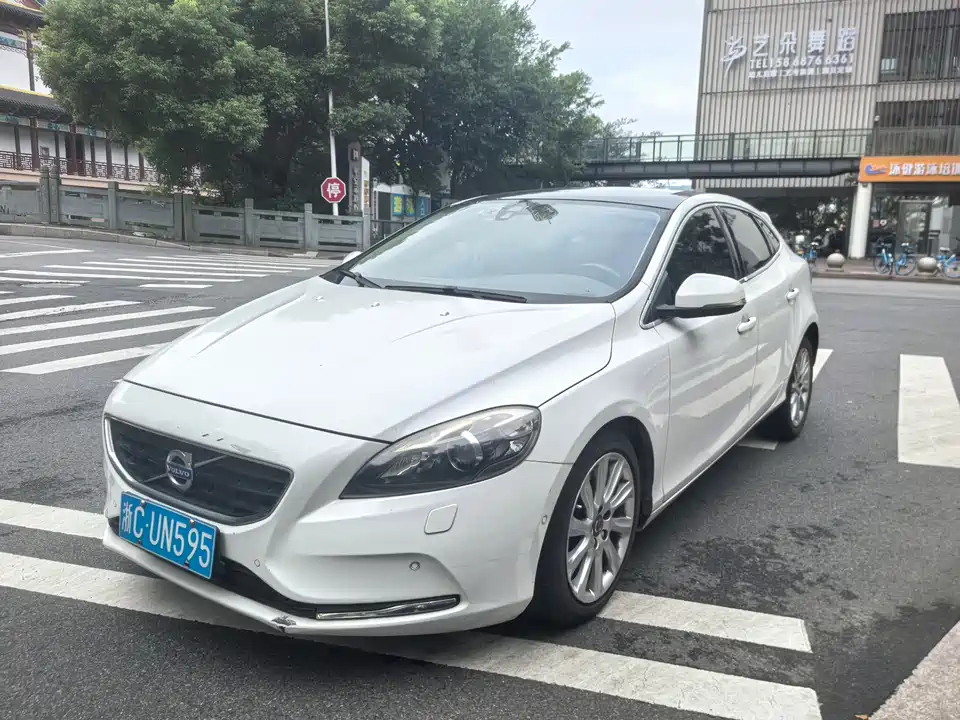 Volvo V40