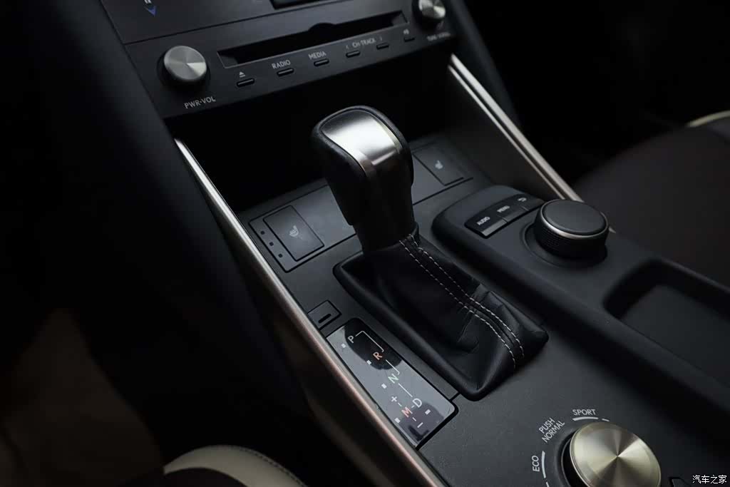 Lexus IS, 2017 24