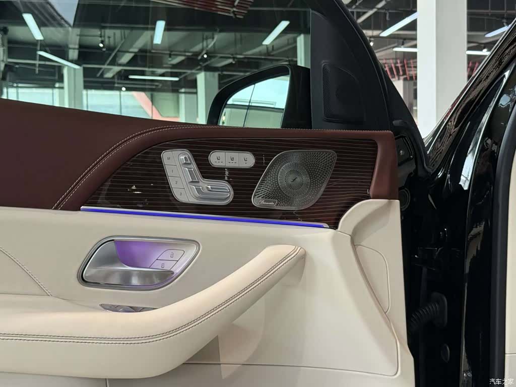 Maybach GLS, 2023 9