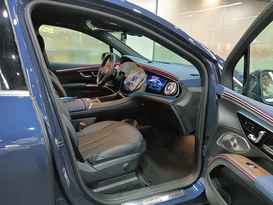 Mercedes-Benz EQS SUV
