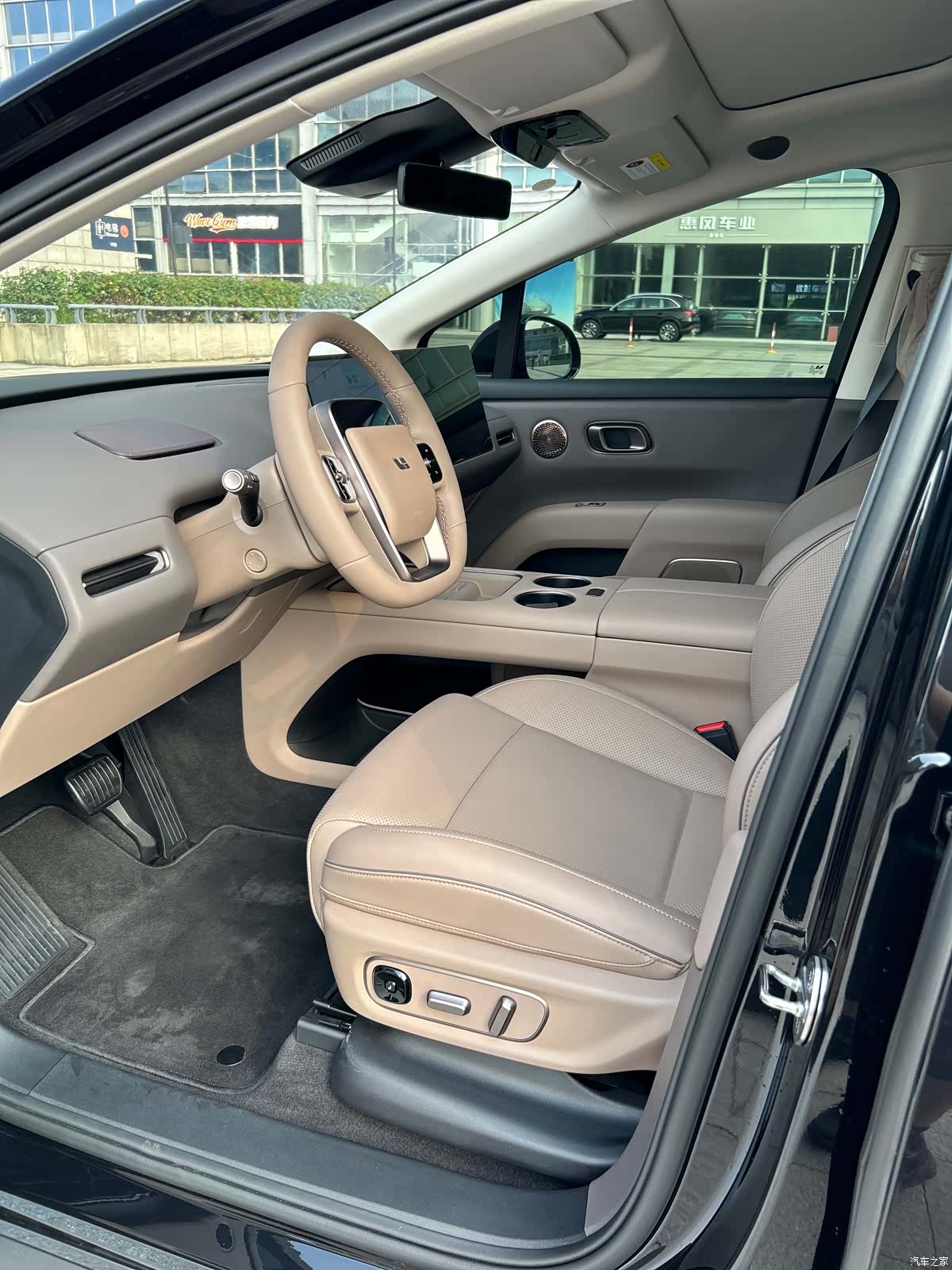 Li Auto i8, 2025 11