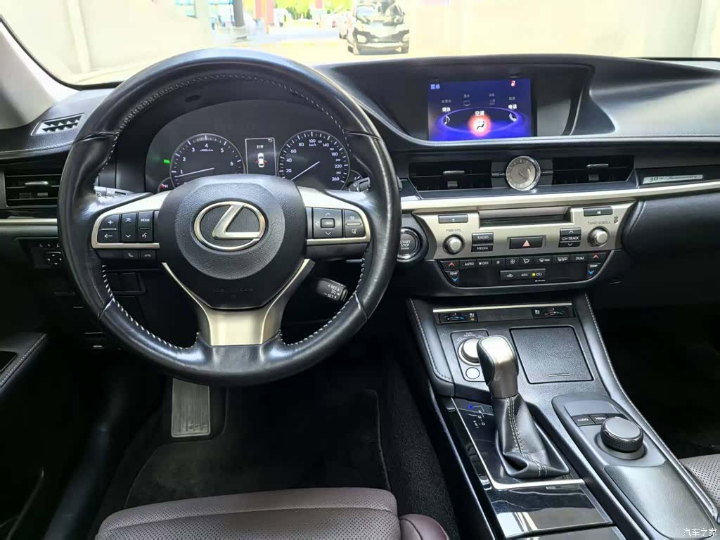 Lexus ES, 2018 4