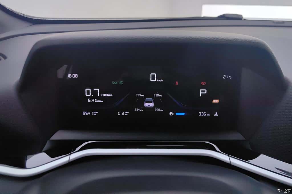 Geely Coolray, 2025 14