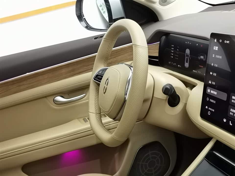 AITO Ask the world M7