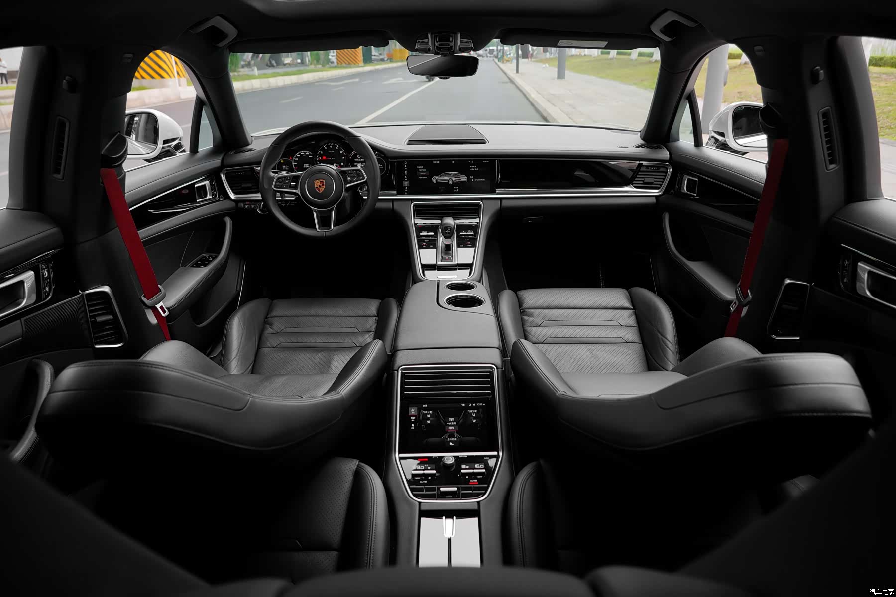 Porsche Panamera, 2018 все фото