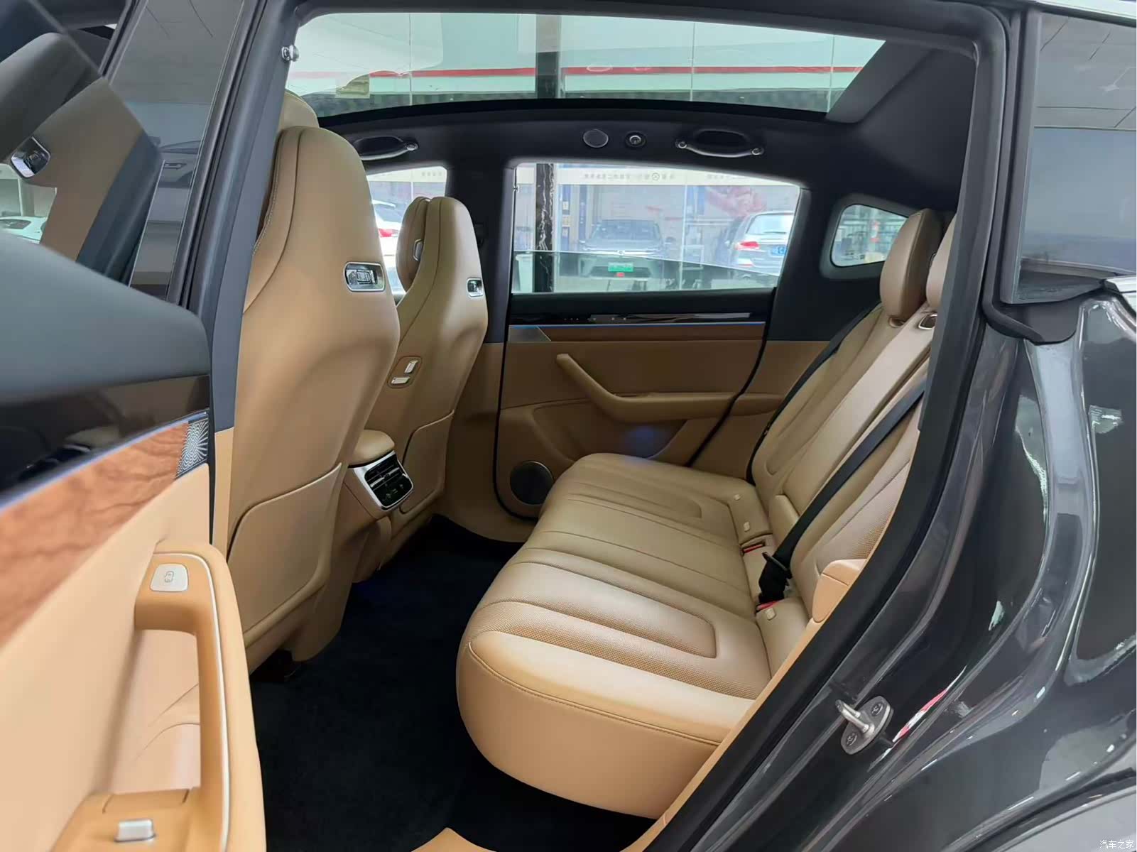 Luxeed R7, 2025 7