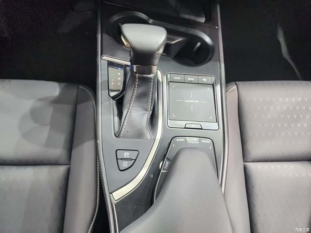 Lexus UX, 2020 11