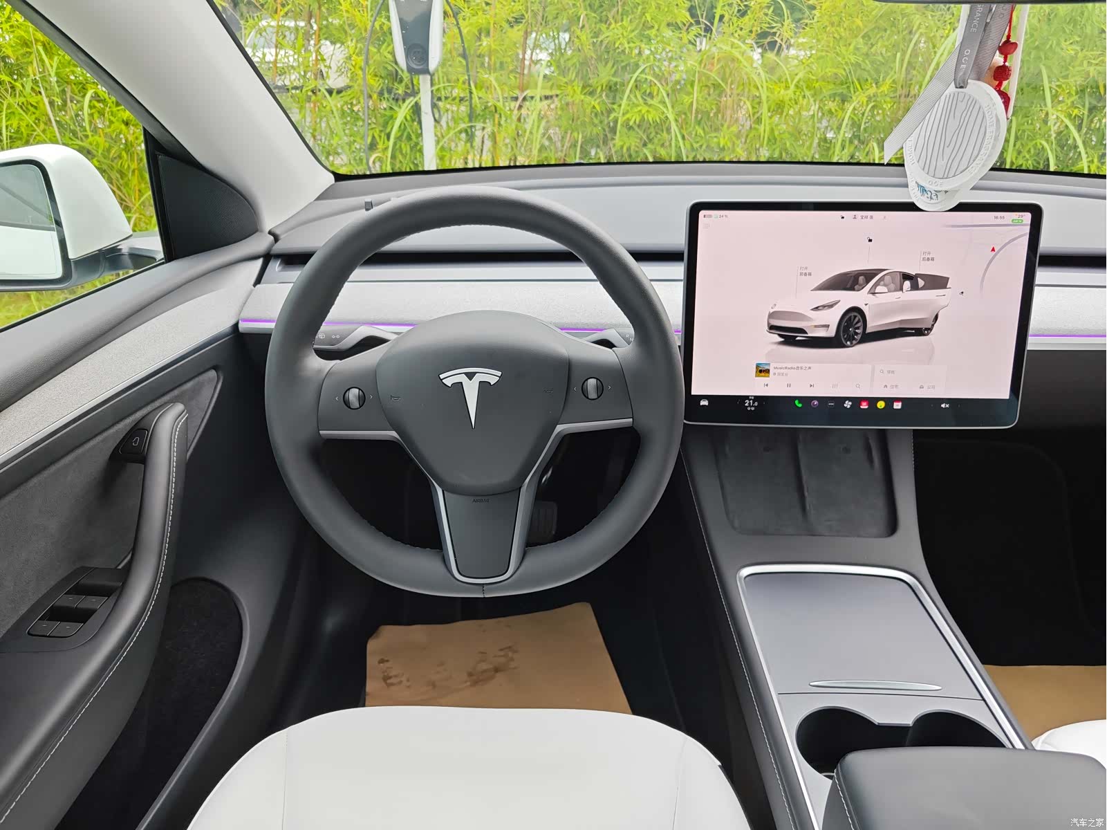 Tesla Model Y, 2024 22