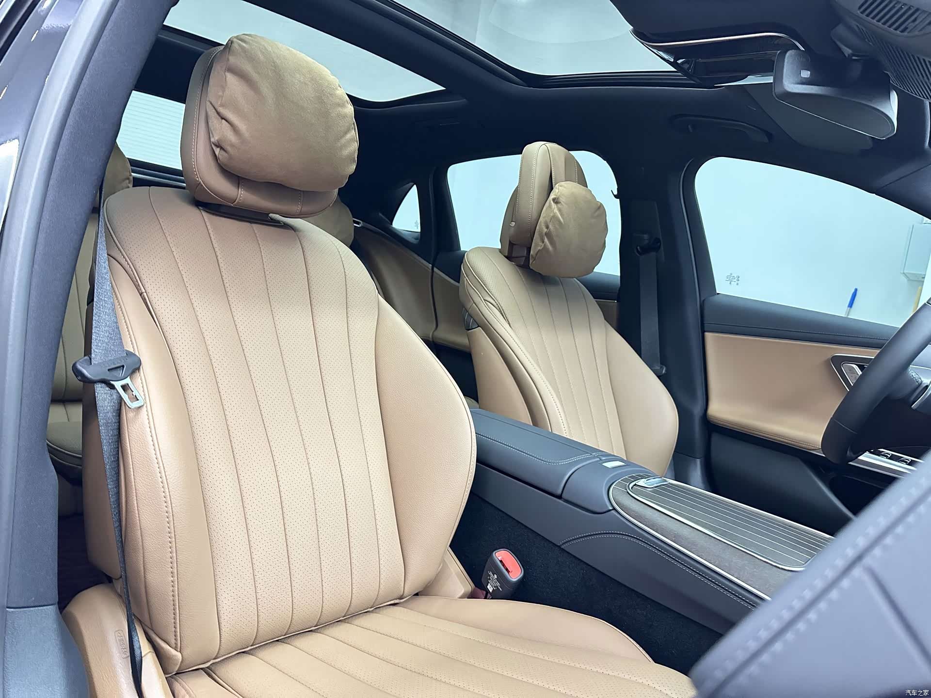 Mercedes-Benz E-Class, 2025 15