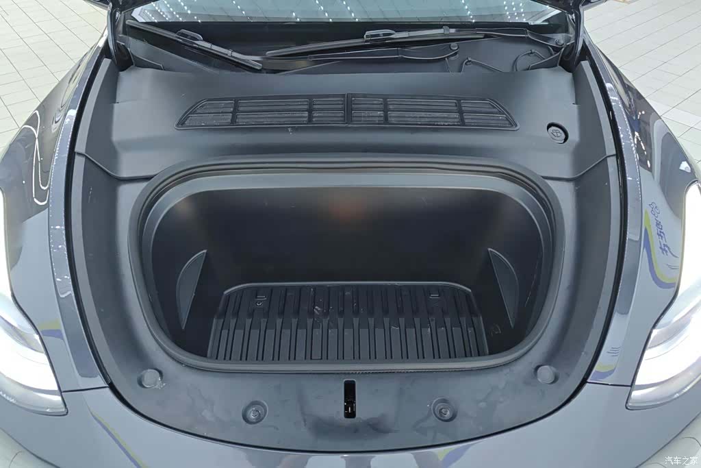 Tesla Model Y, 2024 10