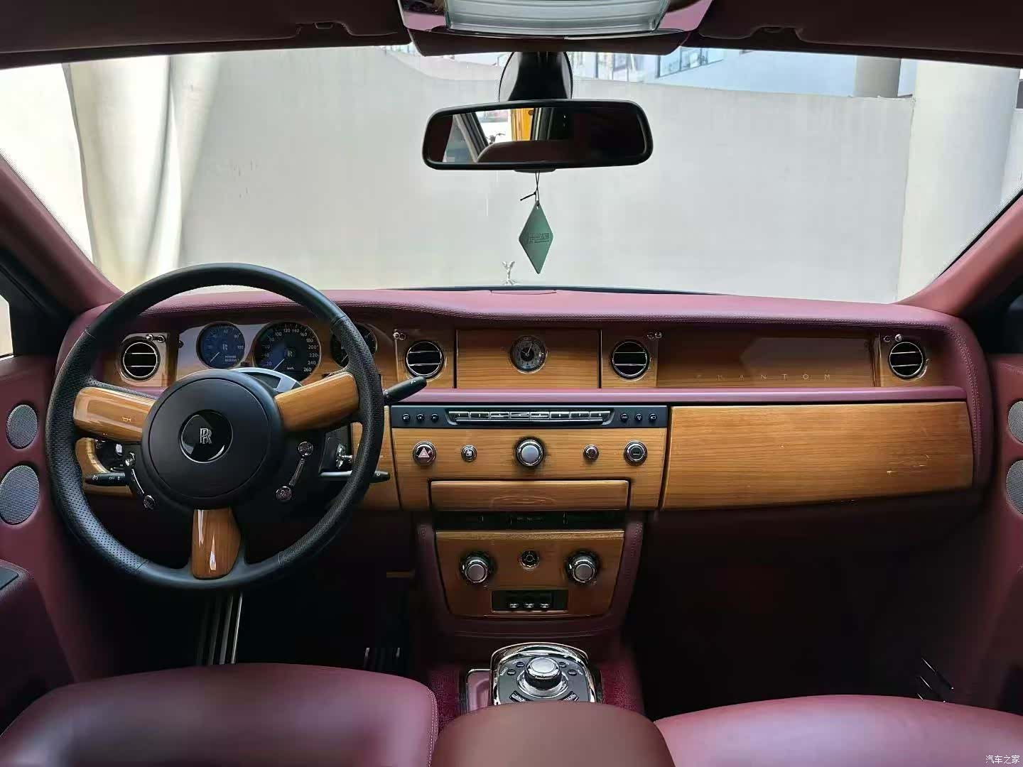 Rolls-Royce Phantom, 2014 4