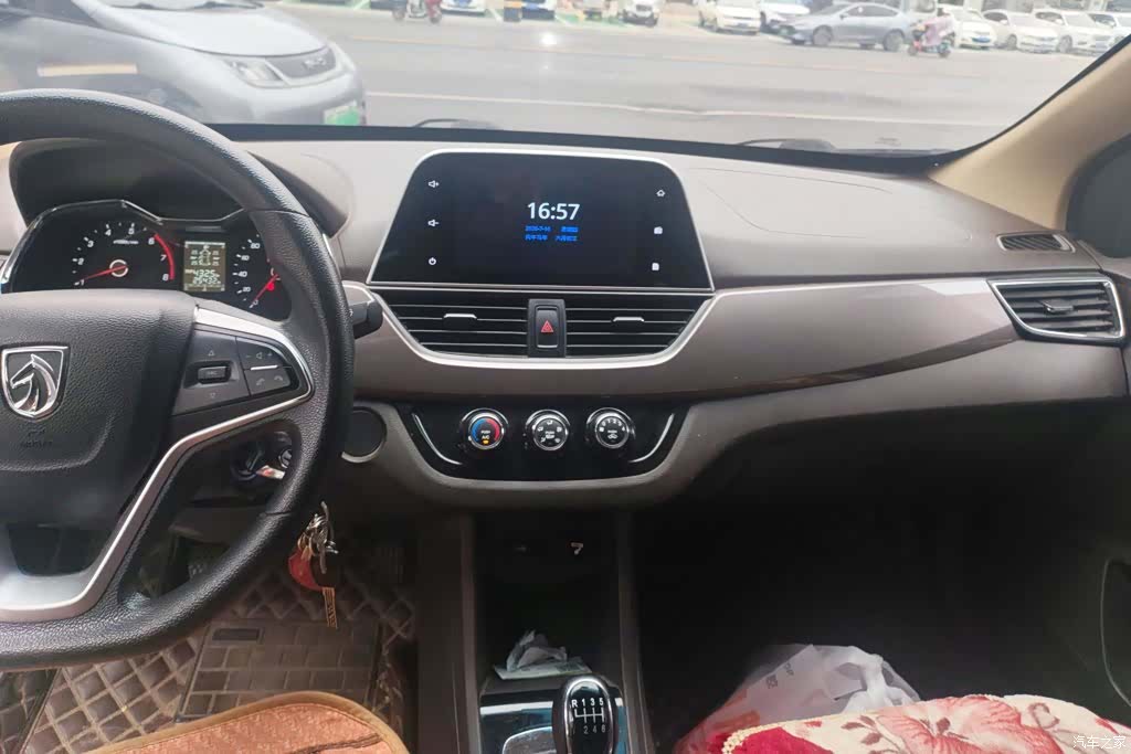 Wuling 310W, 2019 13