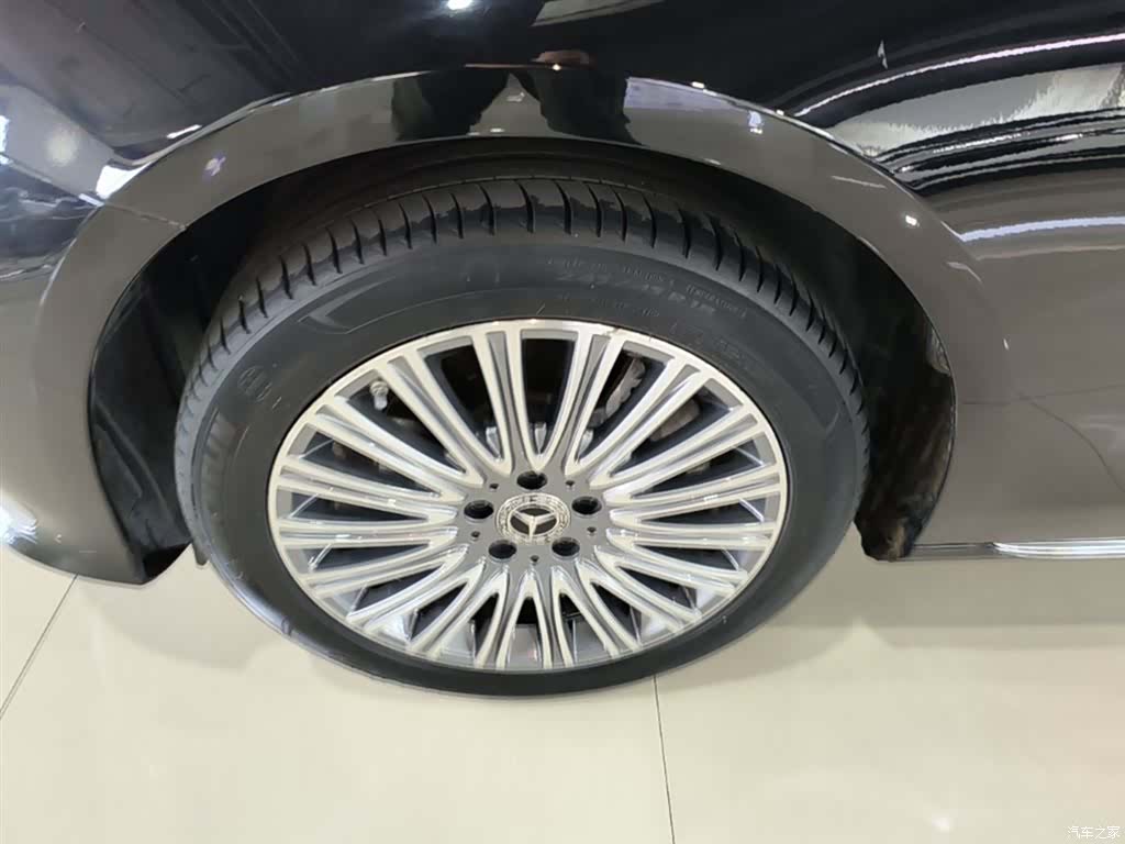 Mercedes-Benz E-Class, 2023 23