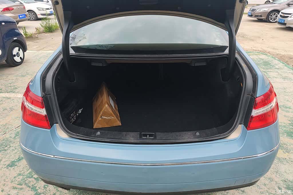 Mercedes-Benz E-Class, 2011 4