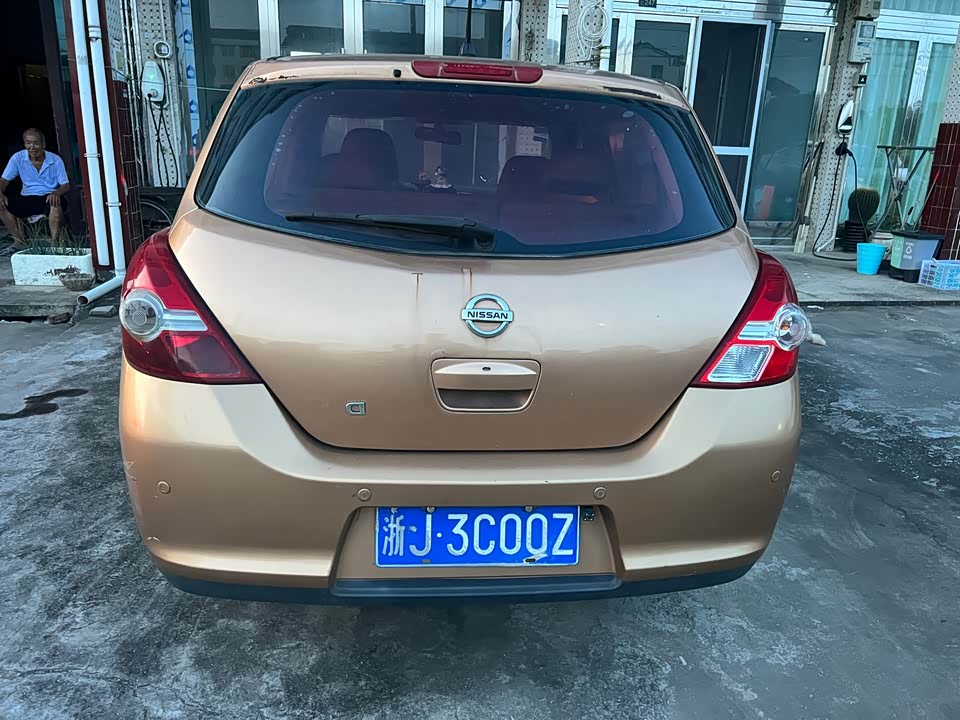 Nissan TIIDA Nissan TIIDA