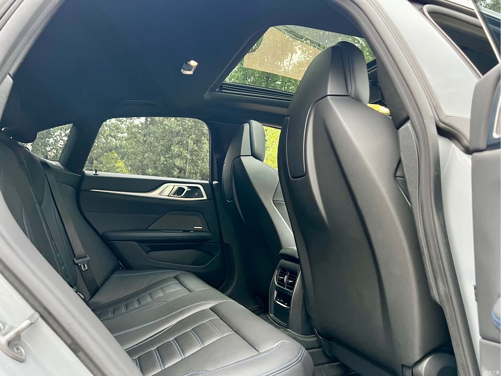 BMW i4, 2023 19