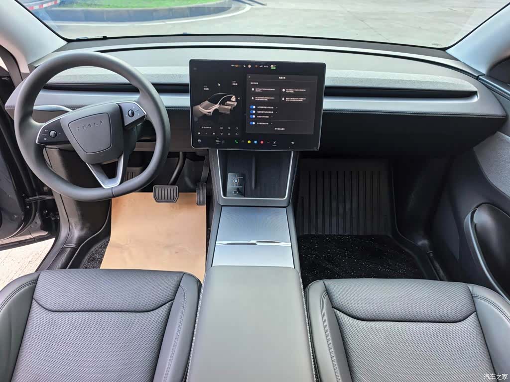 Tesla Model Y, 2025 9