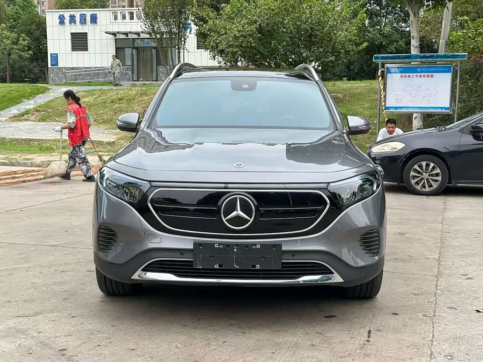 Mercedes-Benz EQB