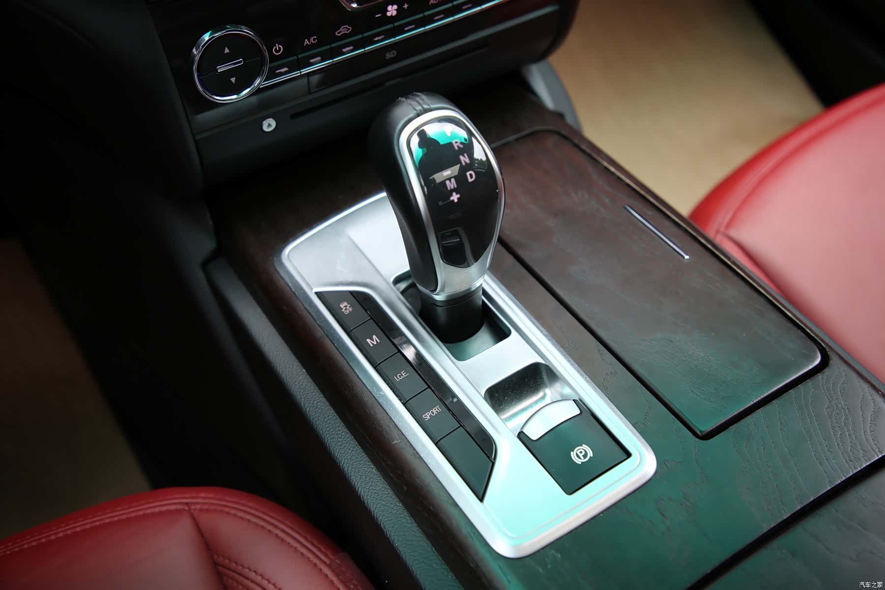 Maserati Ghibli, 2017 все фото