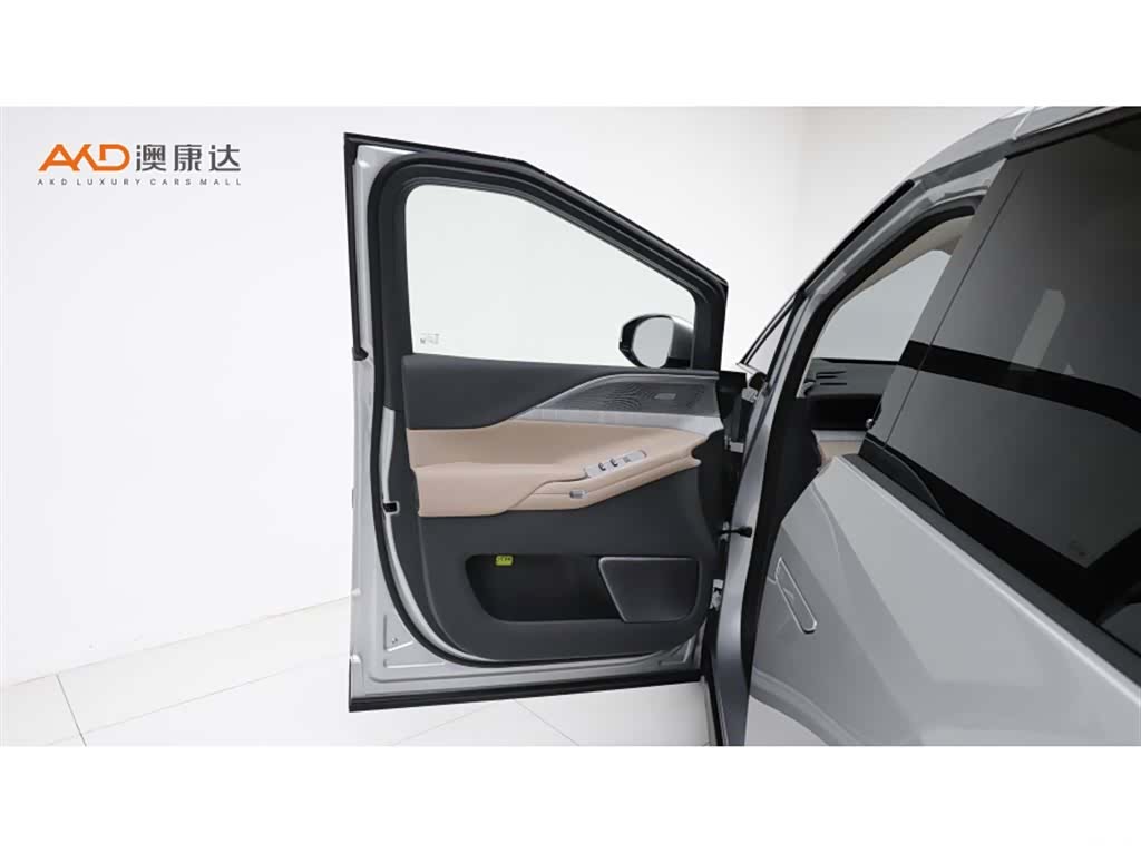 Xpeng X9, 2025 11