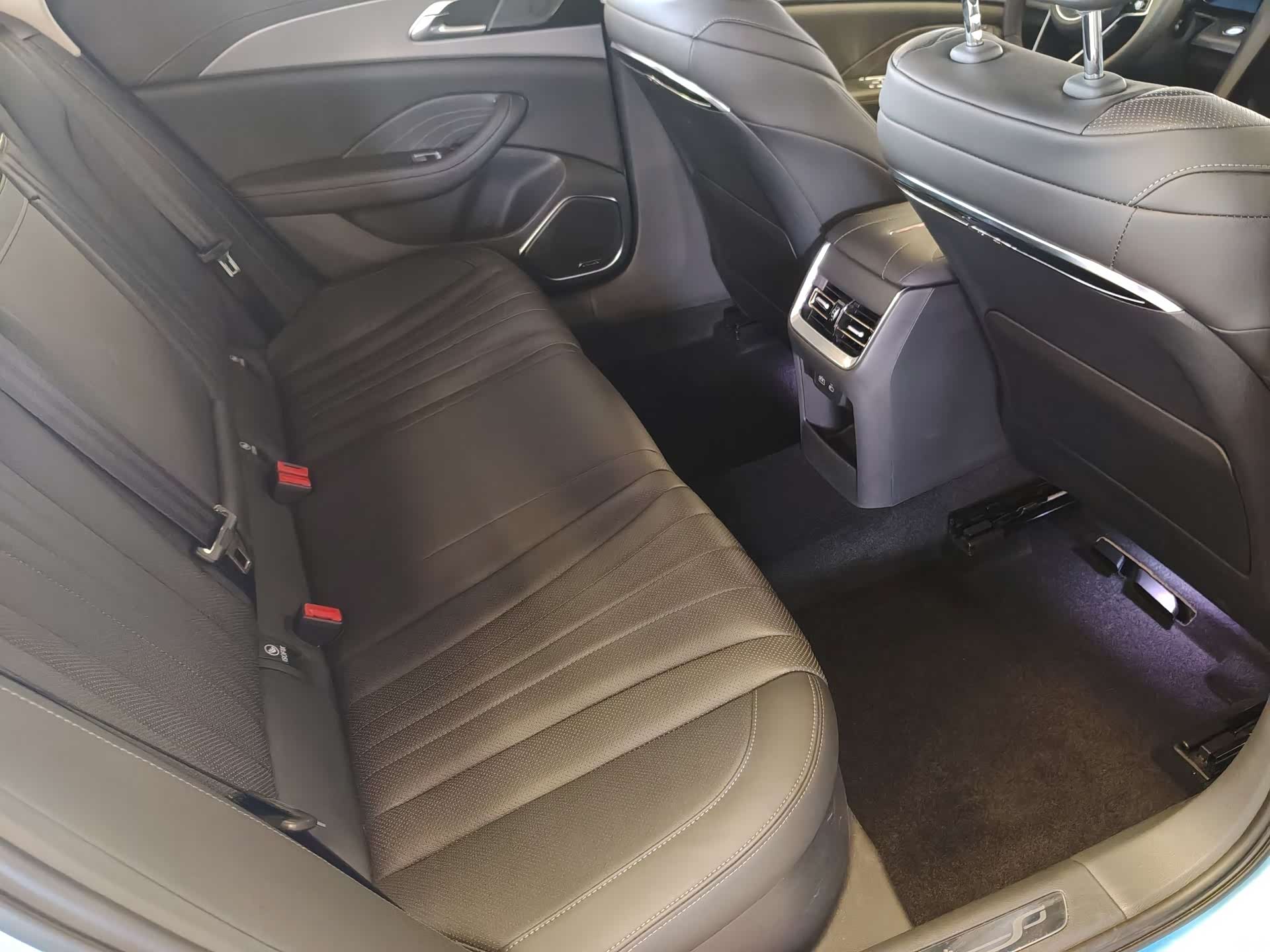Hongqi H5, 2023 35