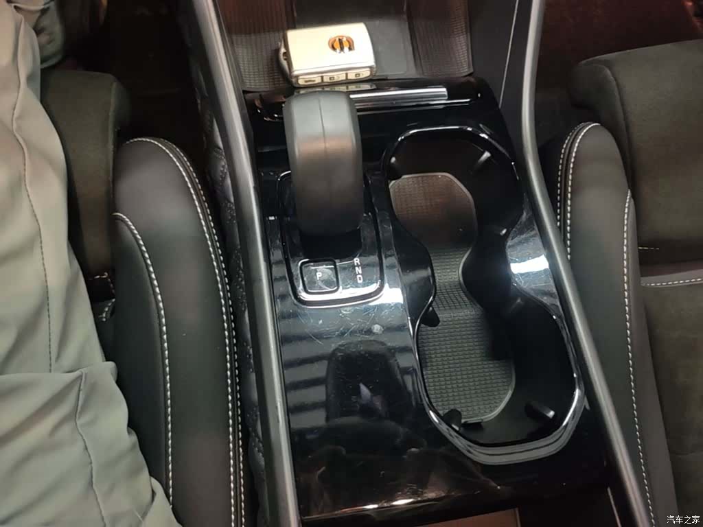 Volvo C40, 2022 14