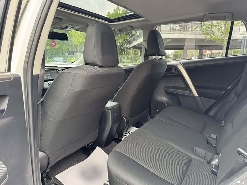 Toyota RAV4, 2015 12