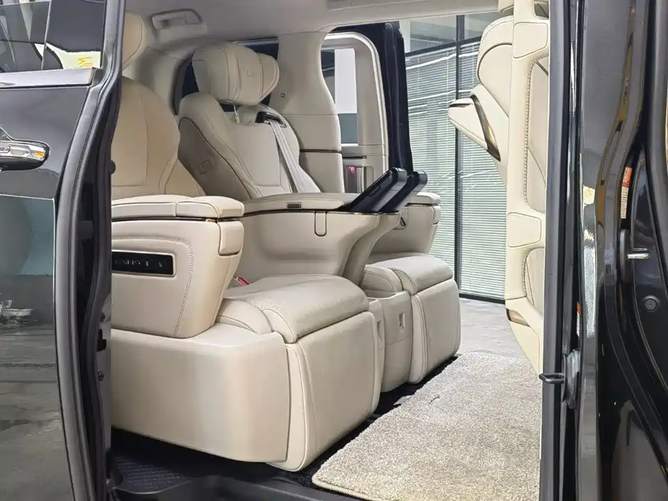 Lexus LM Lexus LM