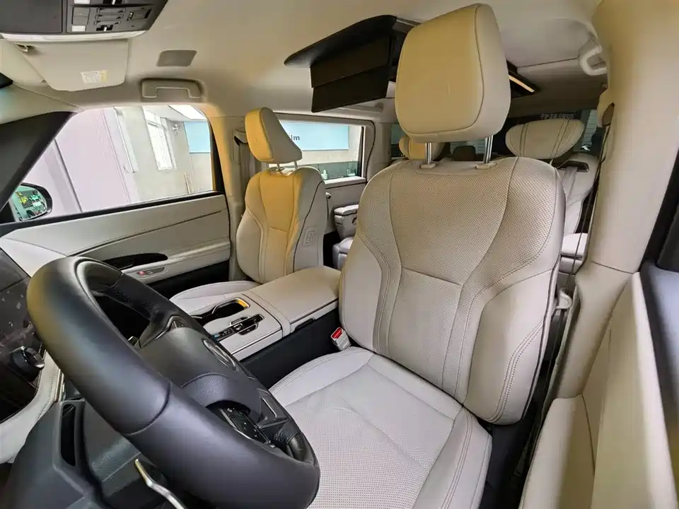 Lexus LM Lexus LM
