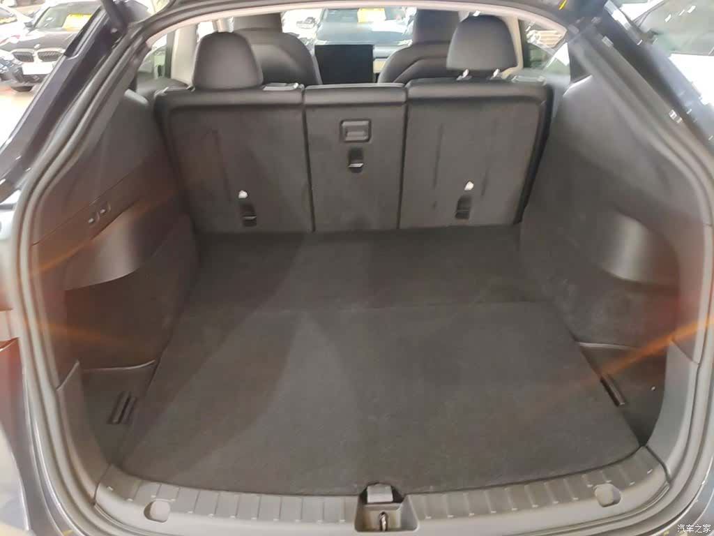 Tesla Model Y, 2023 19