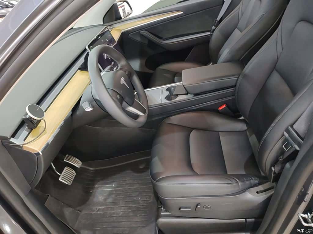 Tesla Model Y, 2023 15