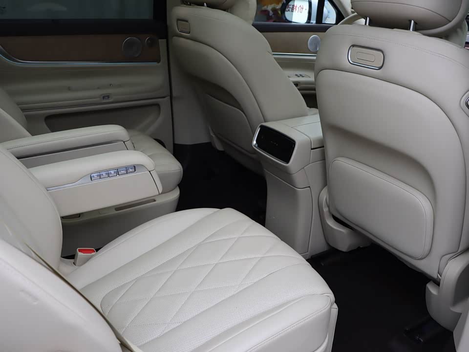 AITO Ask the world M9