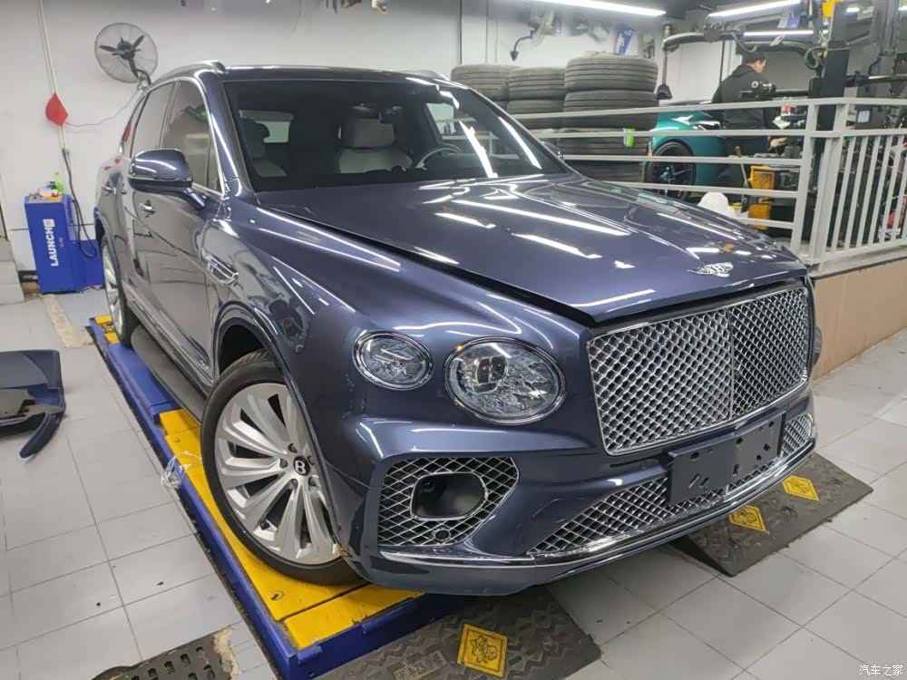 Bentley Bentayga, 2023 8