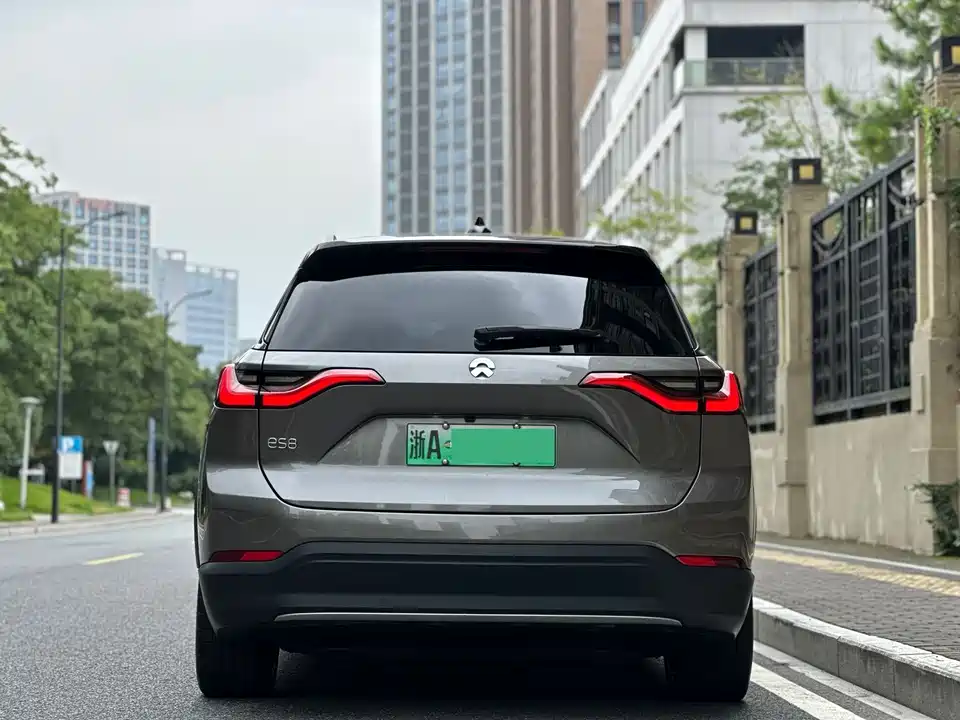 NIO ES8