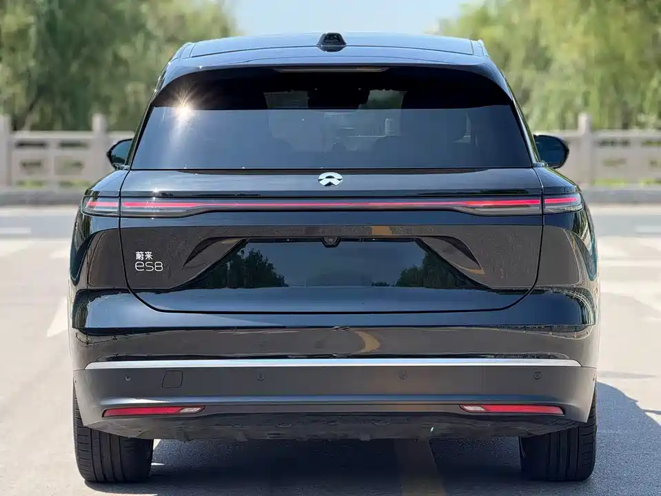 NIO ES8