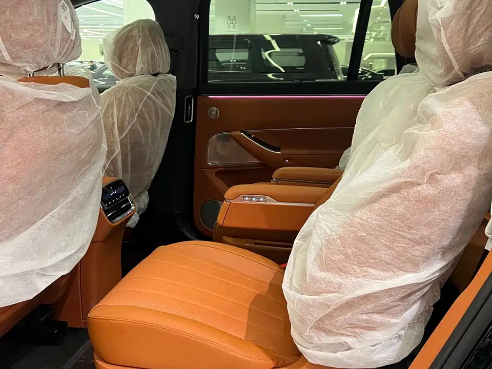 AITO Ask the world M8