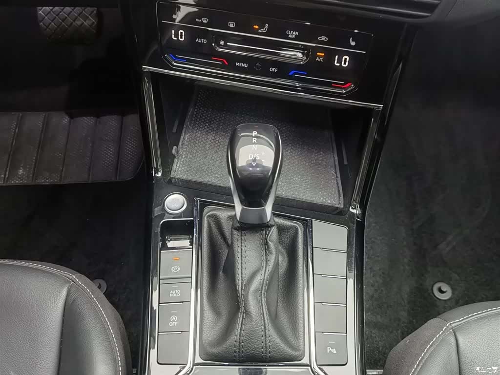 Volkswagen Passat, 2023 13