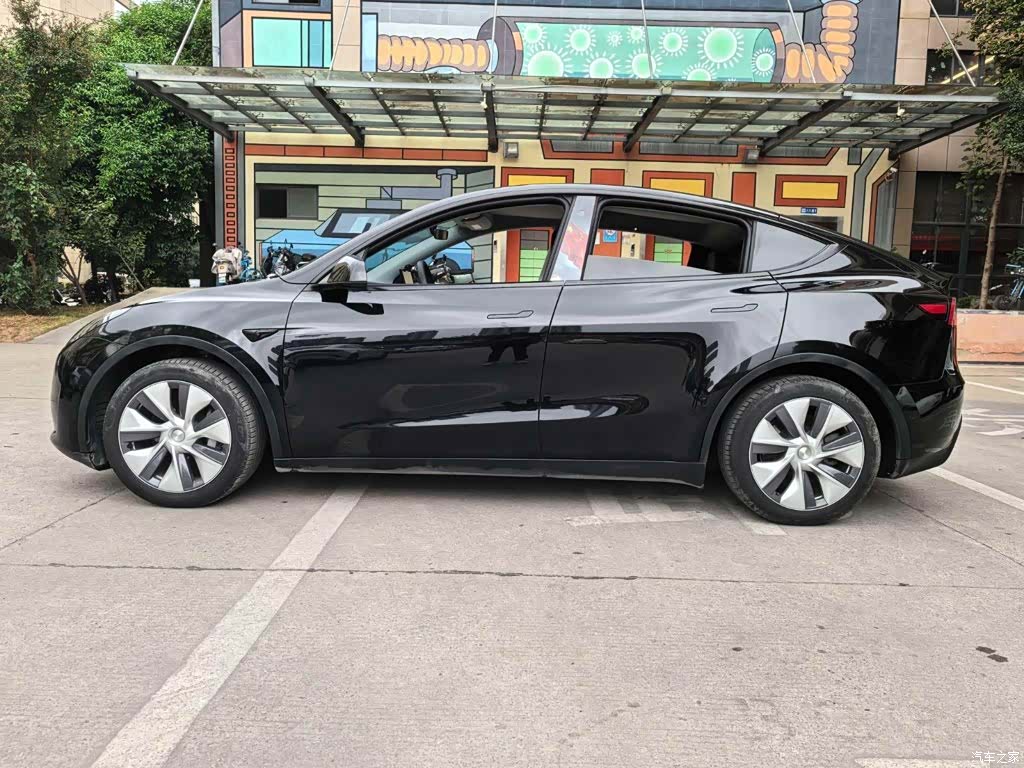Tesla Model Y, 2023 14