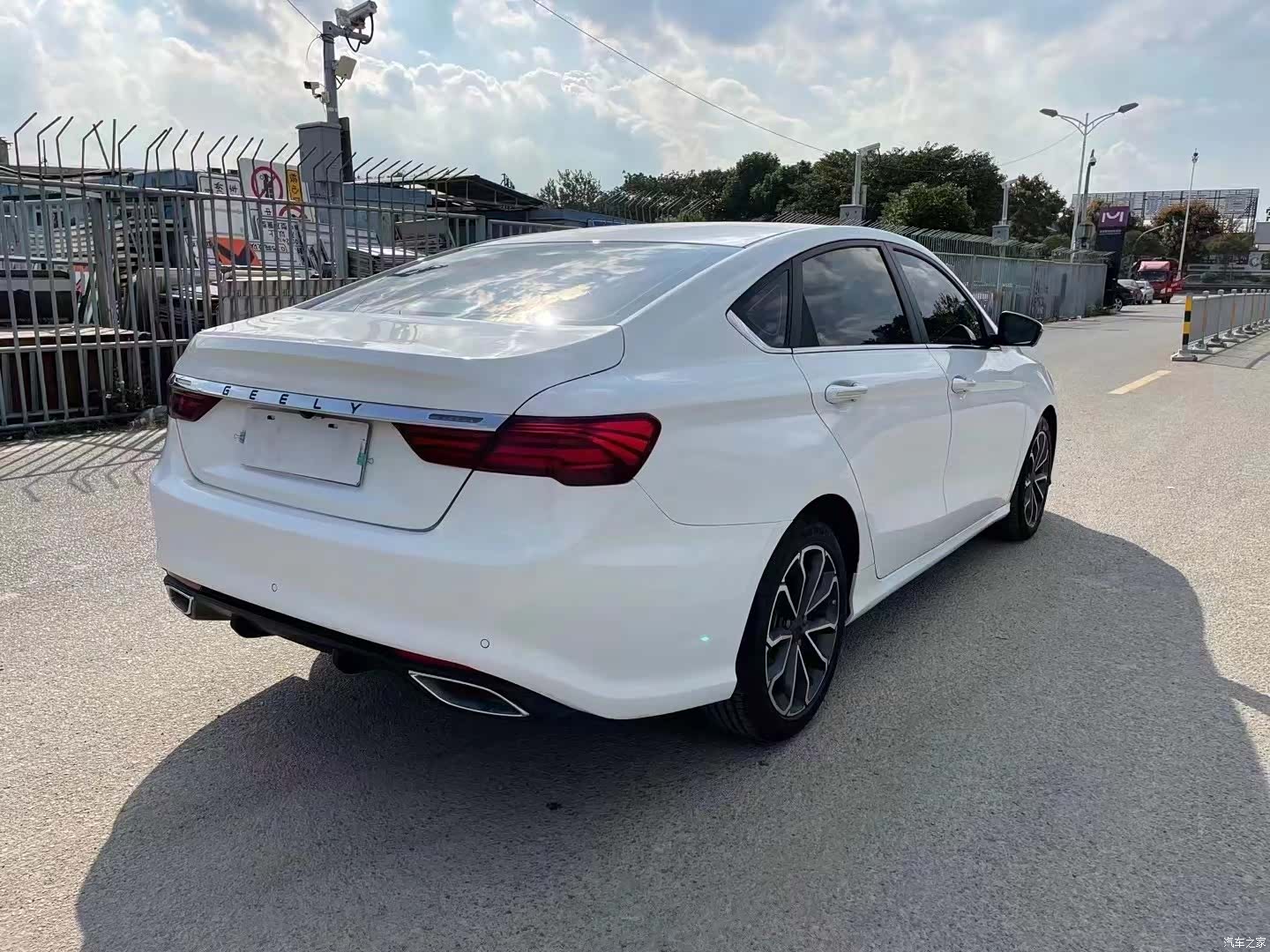 Geely Binray, 2022 8