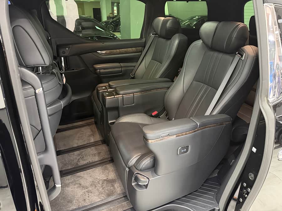 Toyota Alphard 2023, фото 12