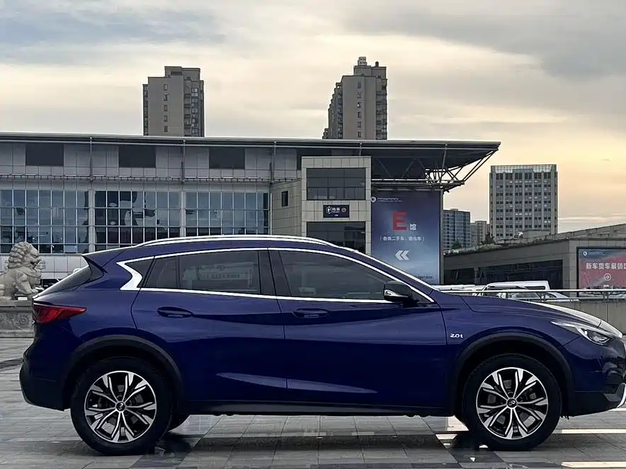 Infiniti QX30