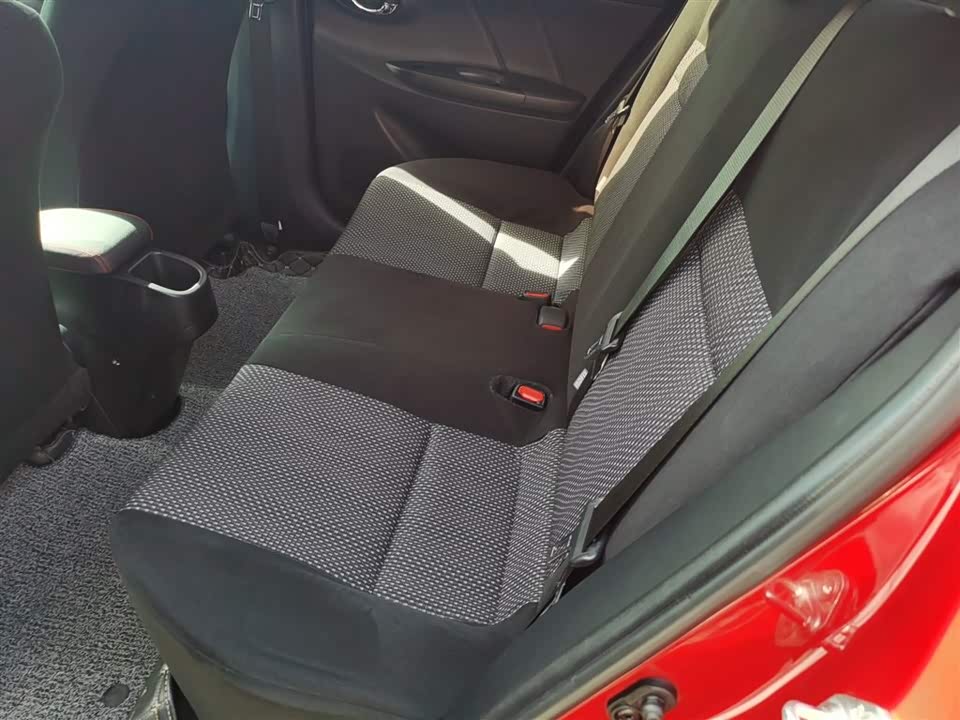 Toyota YARiS L to enjoy