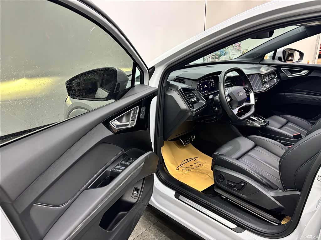 Audi Q4 e-tron, 2024 6